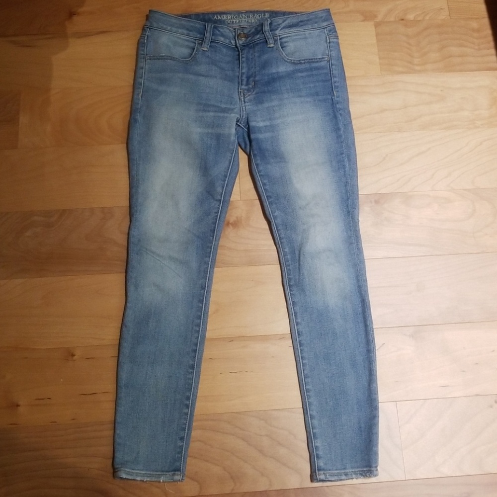 American eagle jeans. Never worn.
